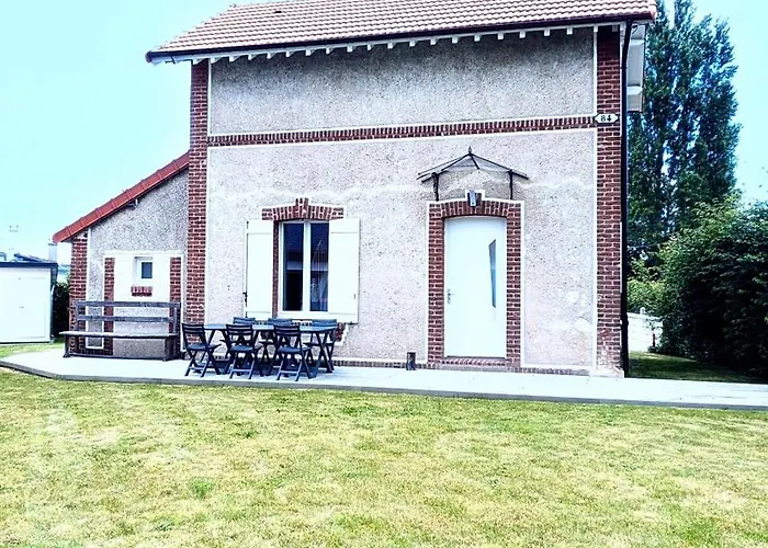 PN 84, Maison 4-6 personnes , jardin , plage et centre ville à 15 min à pied